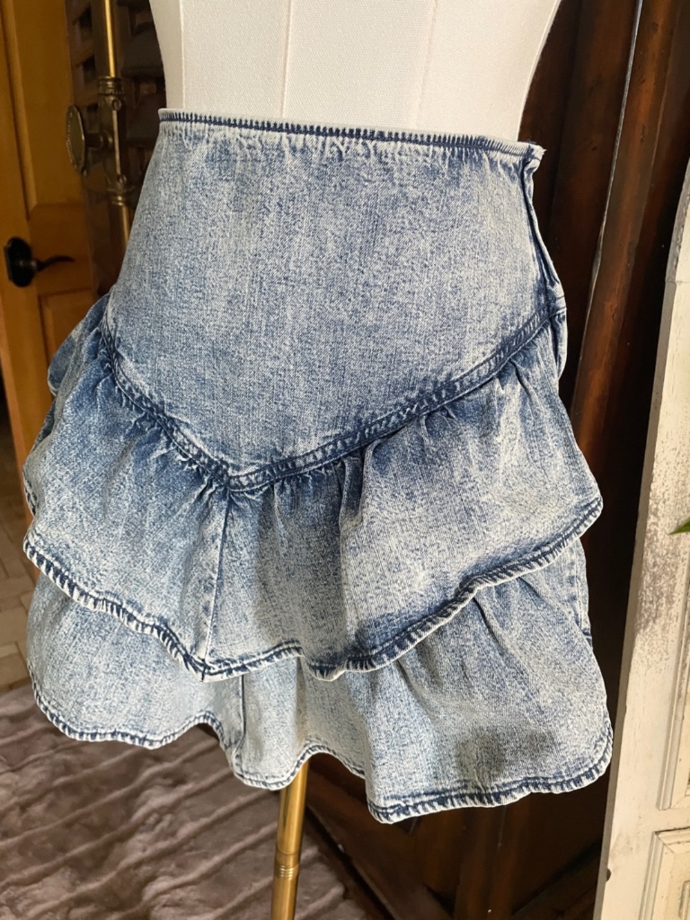 MOTHER The Ruffle Threading Needle Blue Tiered Ruffle Denim Mini Skirt 26 - Picture 7 of 12